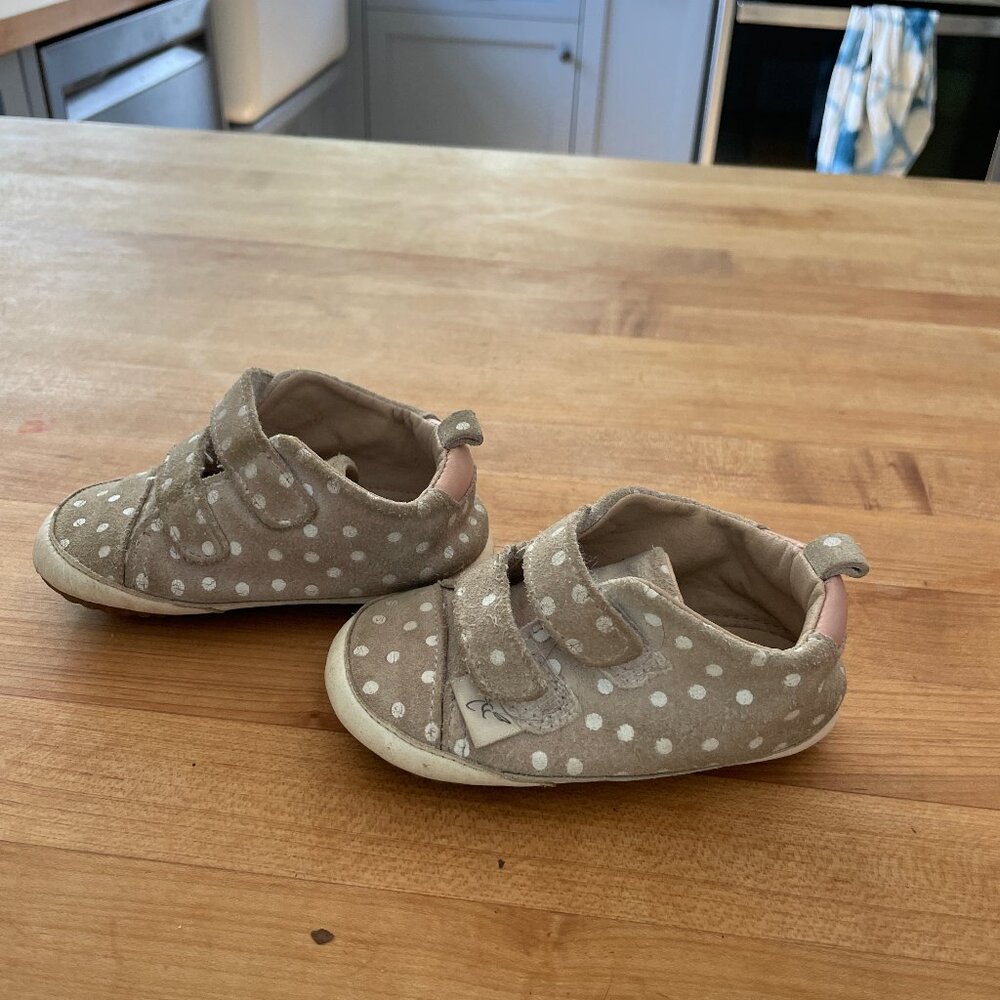 Little Love Bug Toddler sneaker size 6